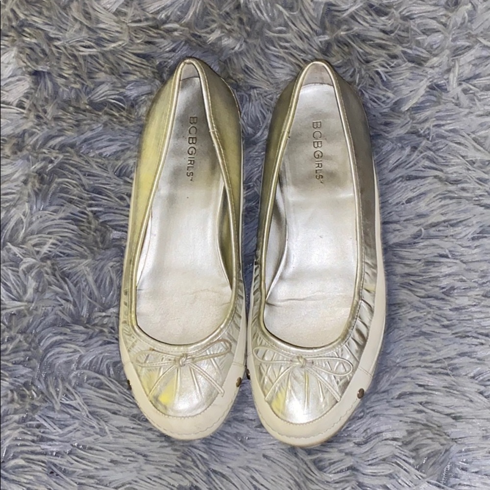 BCBG GIRLS SILVER SNEAKER SHOE 8.5